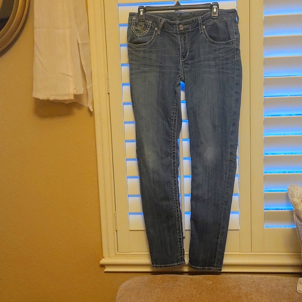 7  jeans 👖 Size 31 . Midrise . Great condition no flaws ☺️